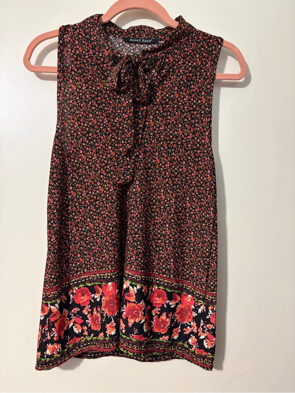 Small Sweet Rain floral sleeveless blouse